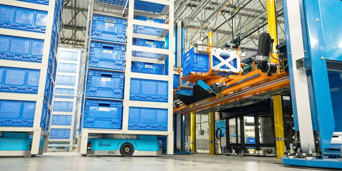 Visual published with the cited source for this record: Amazon's 750,000-robot figure spans many kinds of machine